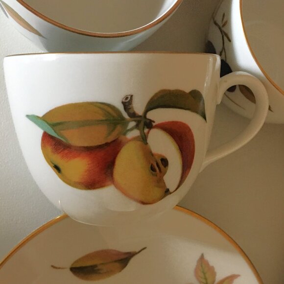 MCM 1961 ROYAL WORCESTER "Evesham" Gold Rim Cups & Saucers 🫐🍎 SET of 9! - Picture 5 of 15